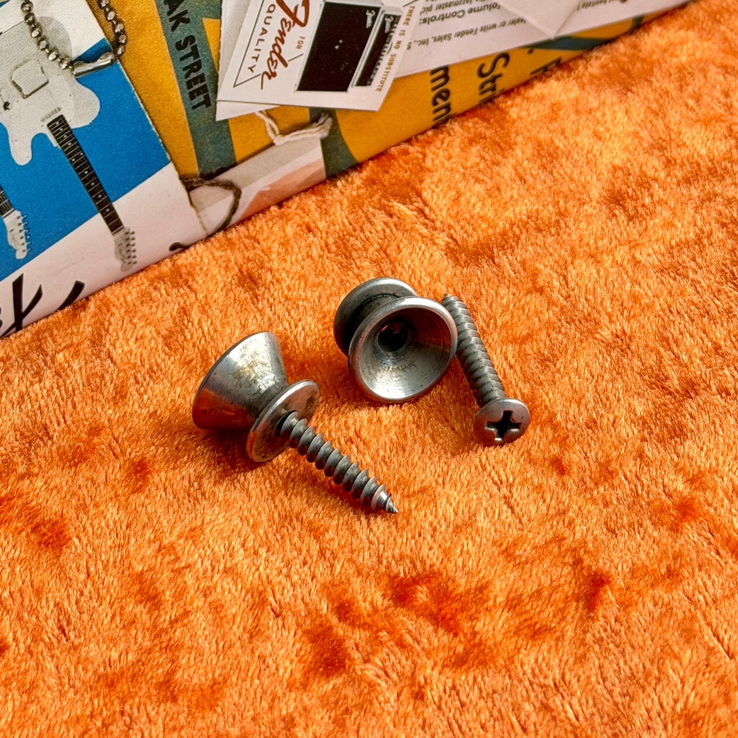 ヴィンテージ Fender® スタイル ストラップボタン