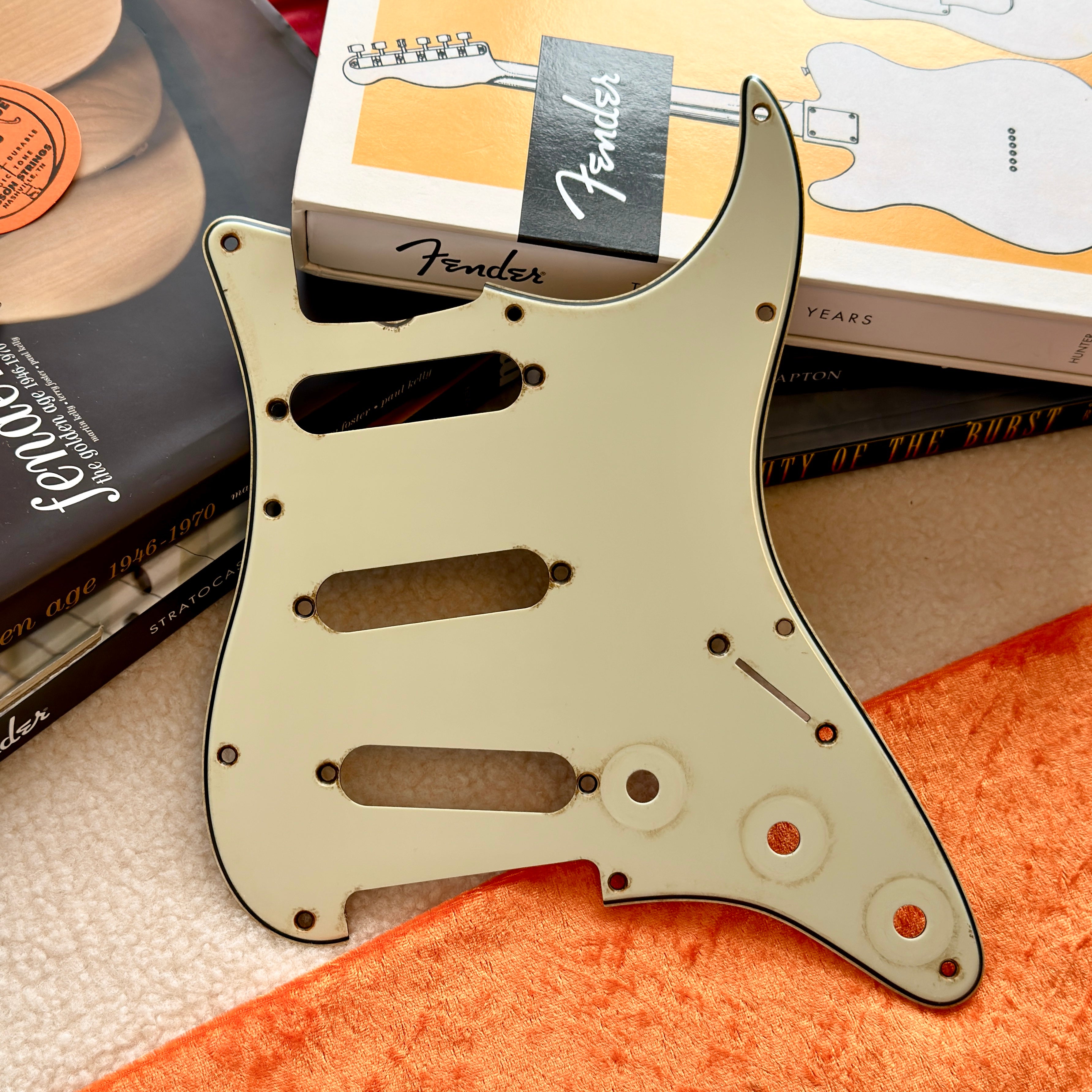 1959 Strat® Pickguard in Mint (Multi Pattern) – Realistic Relics
