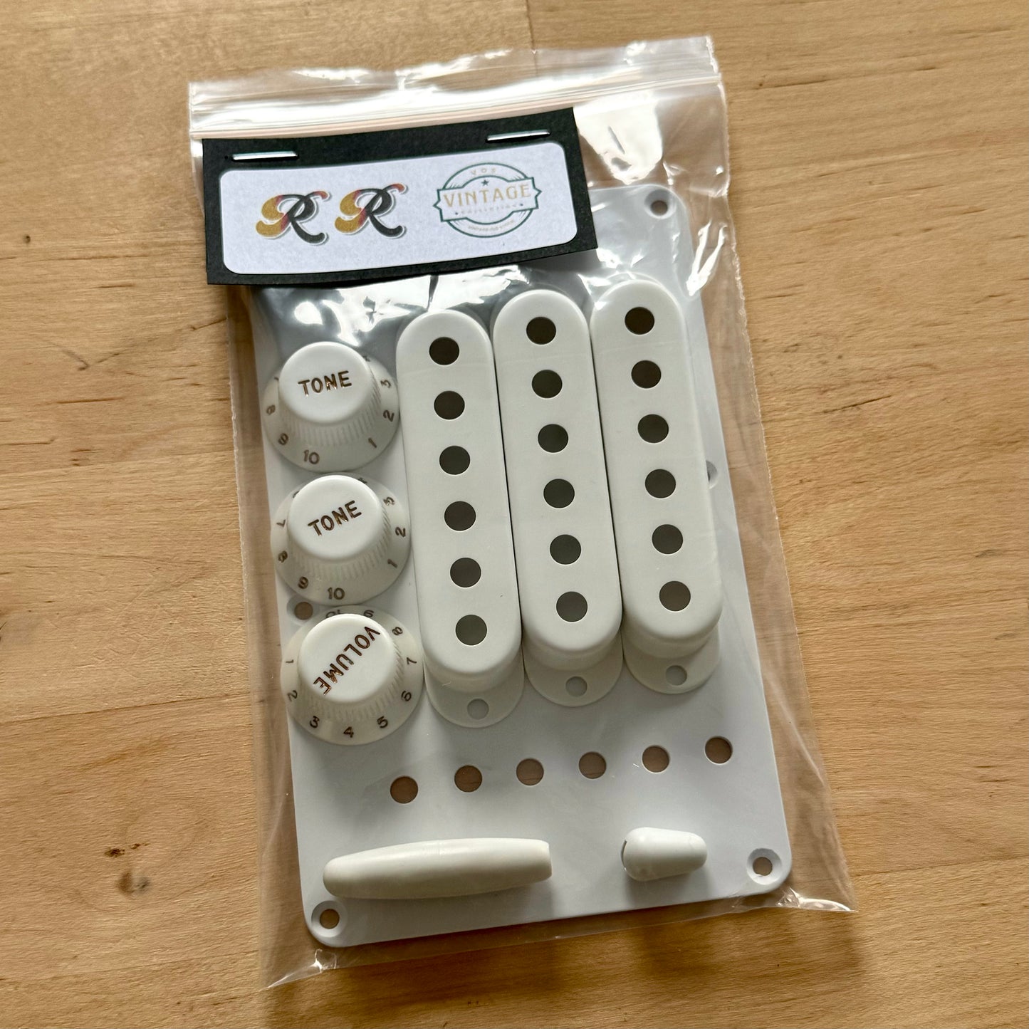 1954/1955 Strat® Full Accessory Kit (Bakelite Style)