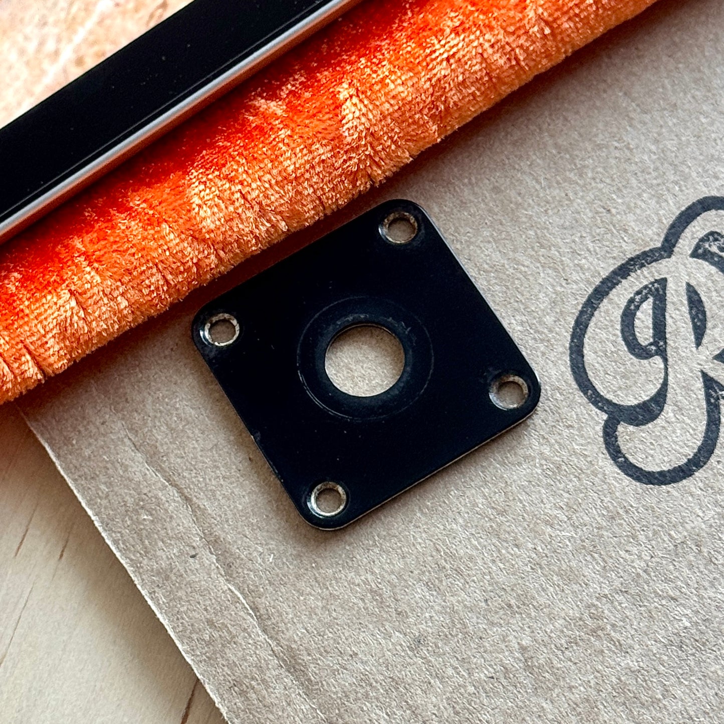 Burst • Celluloid Nitrate Thin 3 Ply Les Paul Custom® Jack Plate
