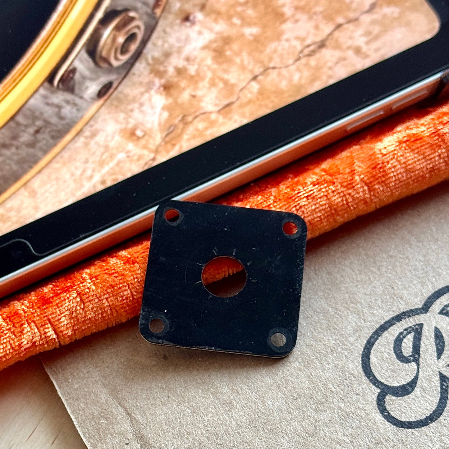 Burst • Celluloid Nitrate Thin 3 Ply Les Paul Custom® Jack Plate