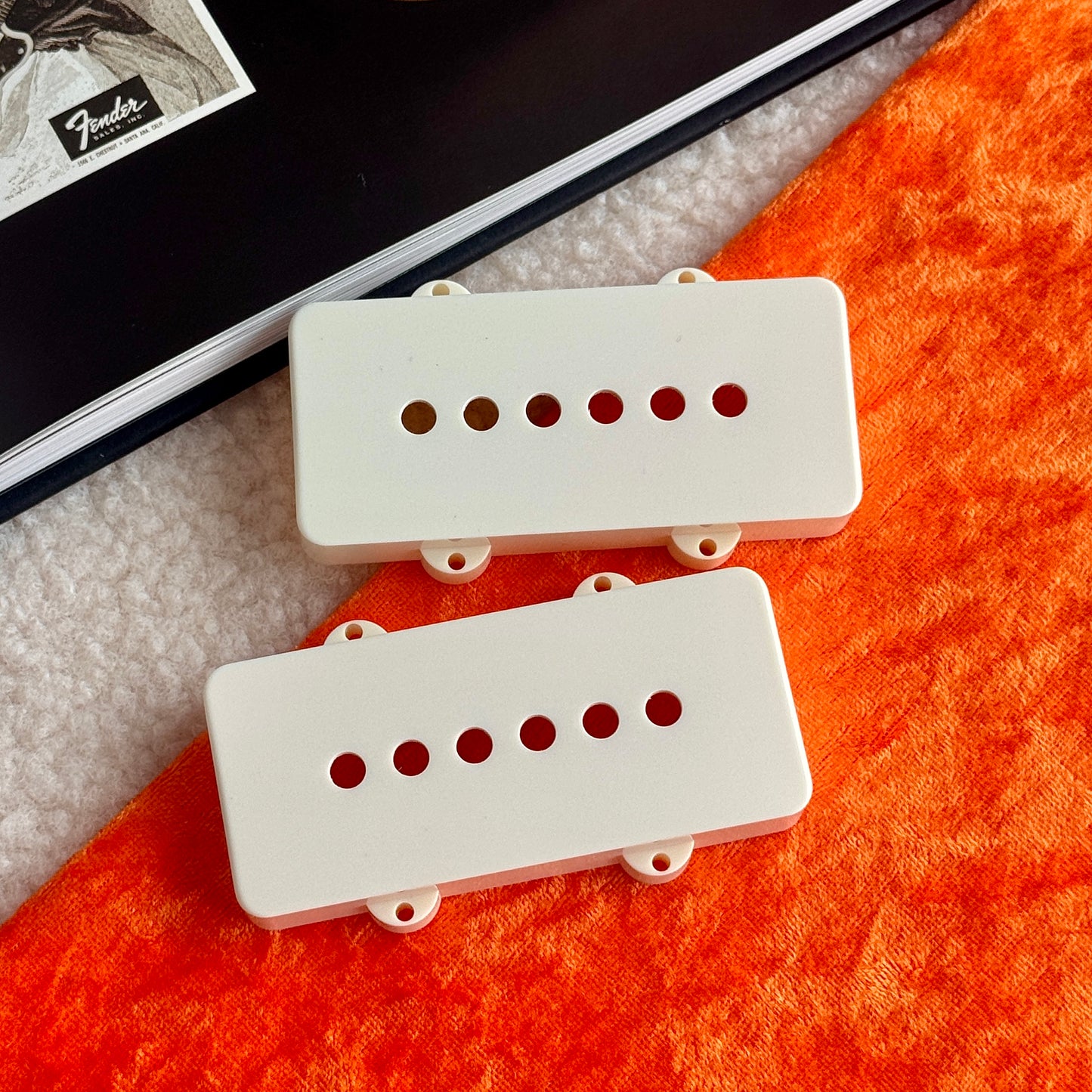 Jazzmaster® Pickup-Kappen in Ivory