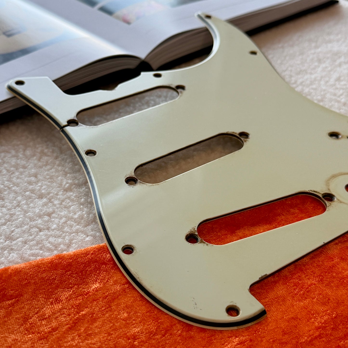 1962 Strat® Pickguard in Mint
