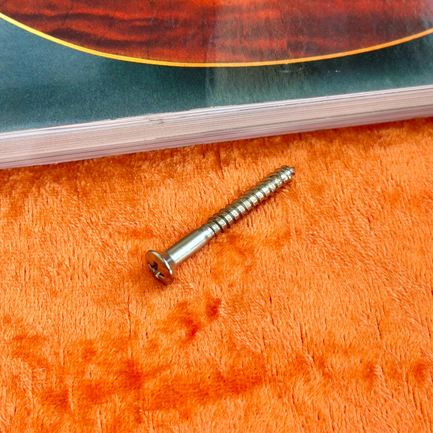 Historische Gibson® großer Gurtknopf Schraube