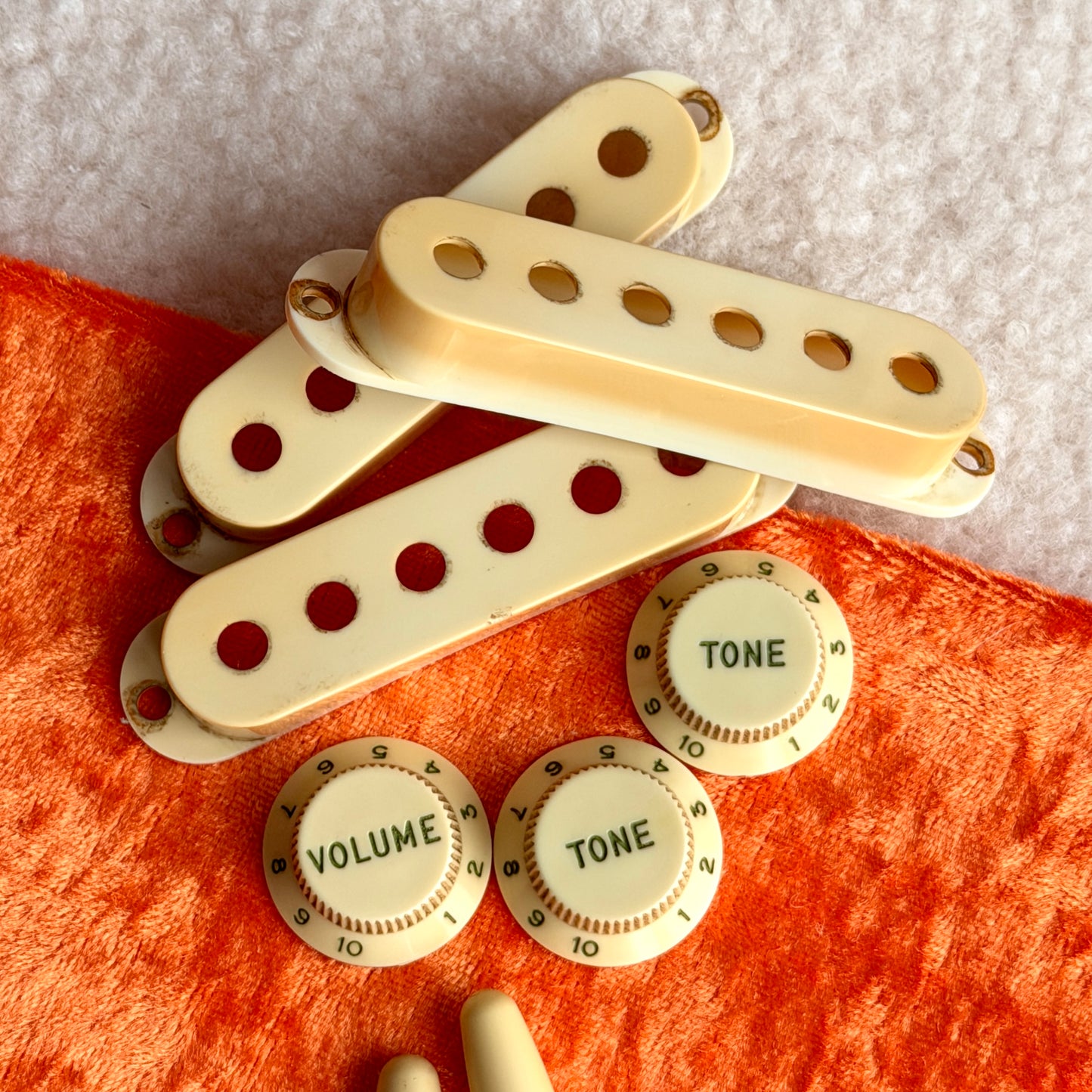 1960er Strat® Nylon-Potikappen, -Tonabnehmerkappen & -Schalterkappen