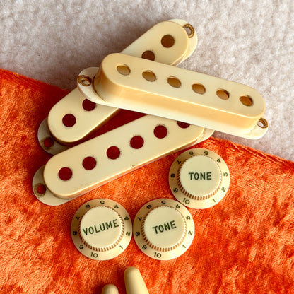 1960er Strat® Nylon-Potikappen, -Tonabnehmerkappen & -Schalterkappen