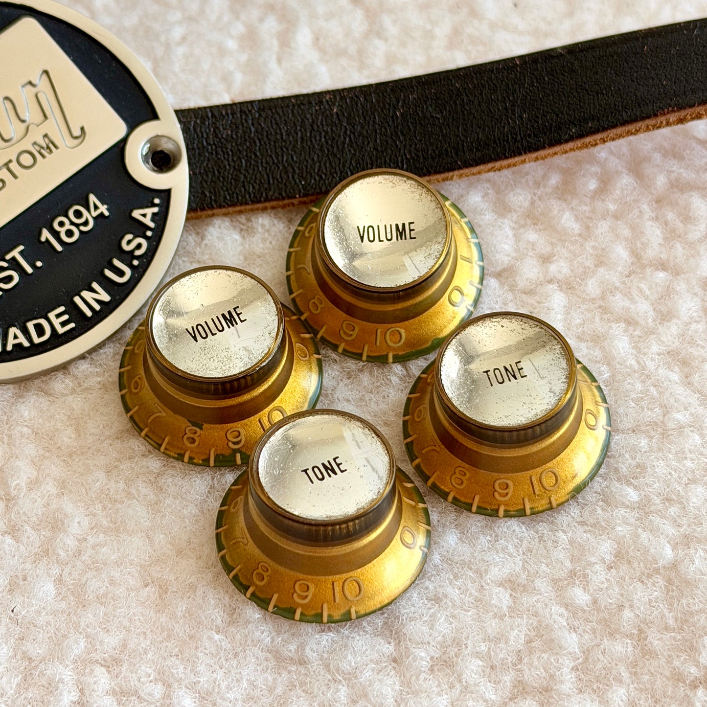 Burst • 1960 Reflector Knobs Gold/Silver (CAB)