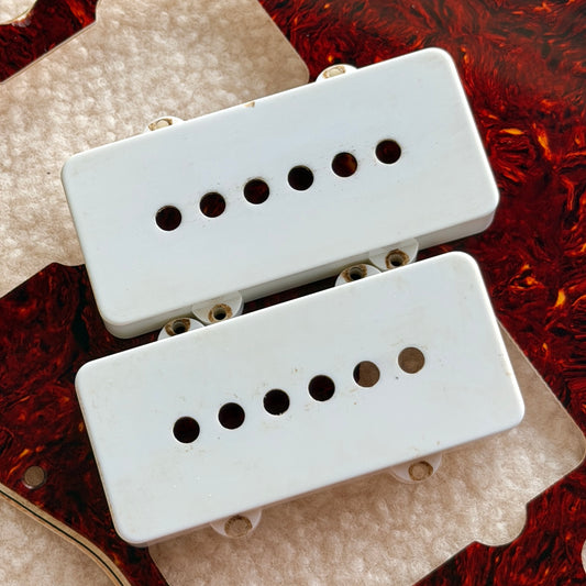 Jazzmaster® Pickup Covers in White