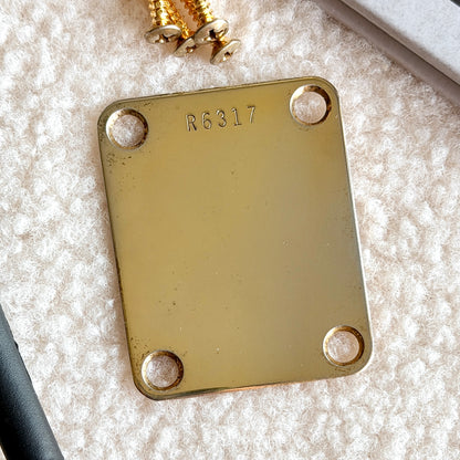 Vintage Halsplatte in Gold (Optionale Seriennummer)