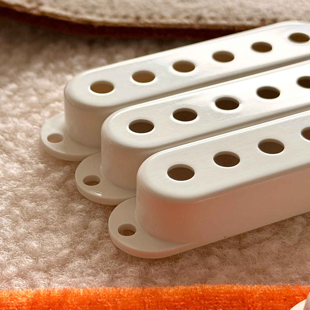 1955 Strat® Knobs, Covers & Tips (Bakelite Style)