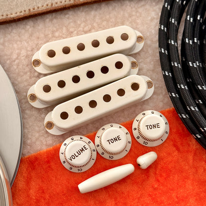 1955 Strat® Knobs, Covers & Tips (Bakelite Style)