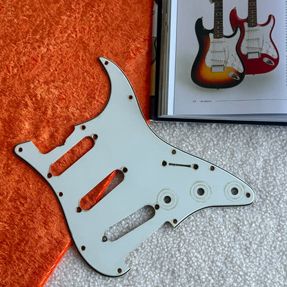 1962 Strat® Pickguard in White Parchment