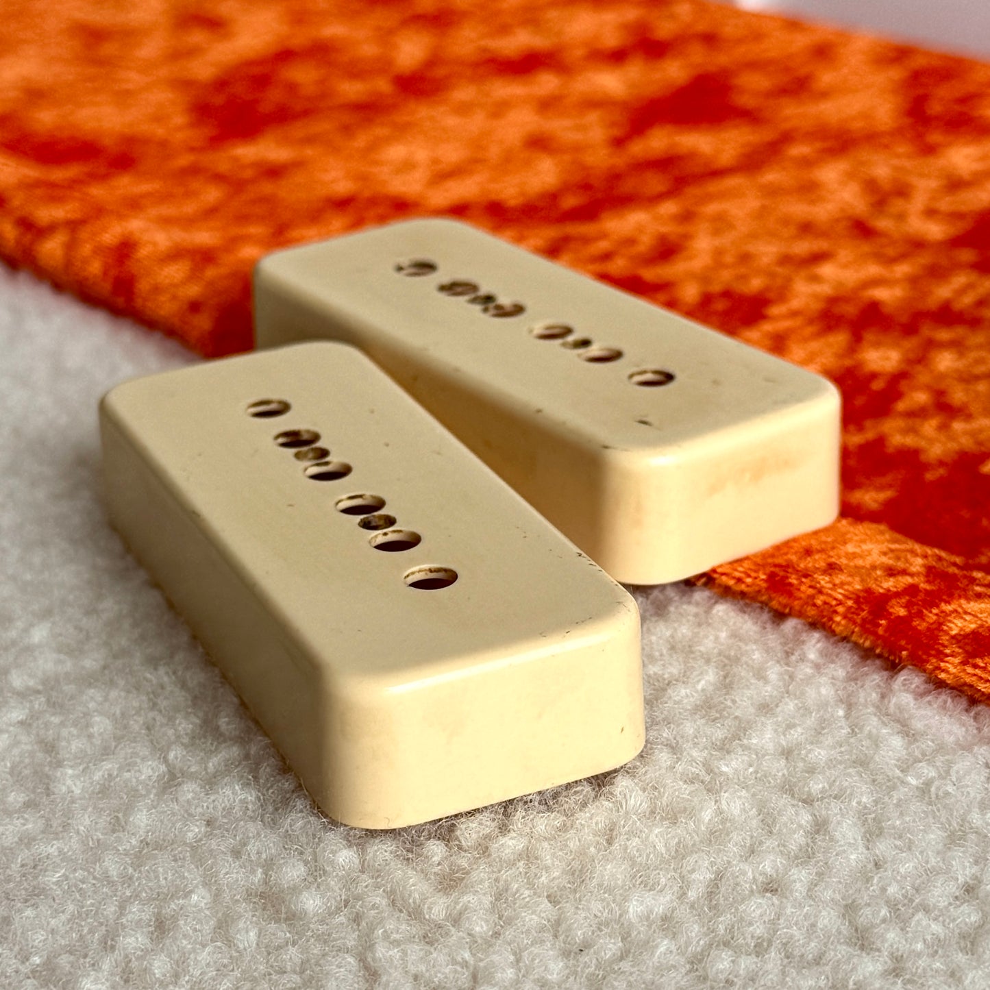 Burst • Butyrate P90 Pickup Covers 1956 Cream