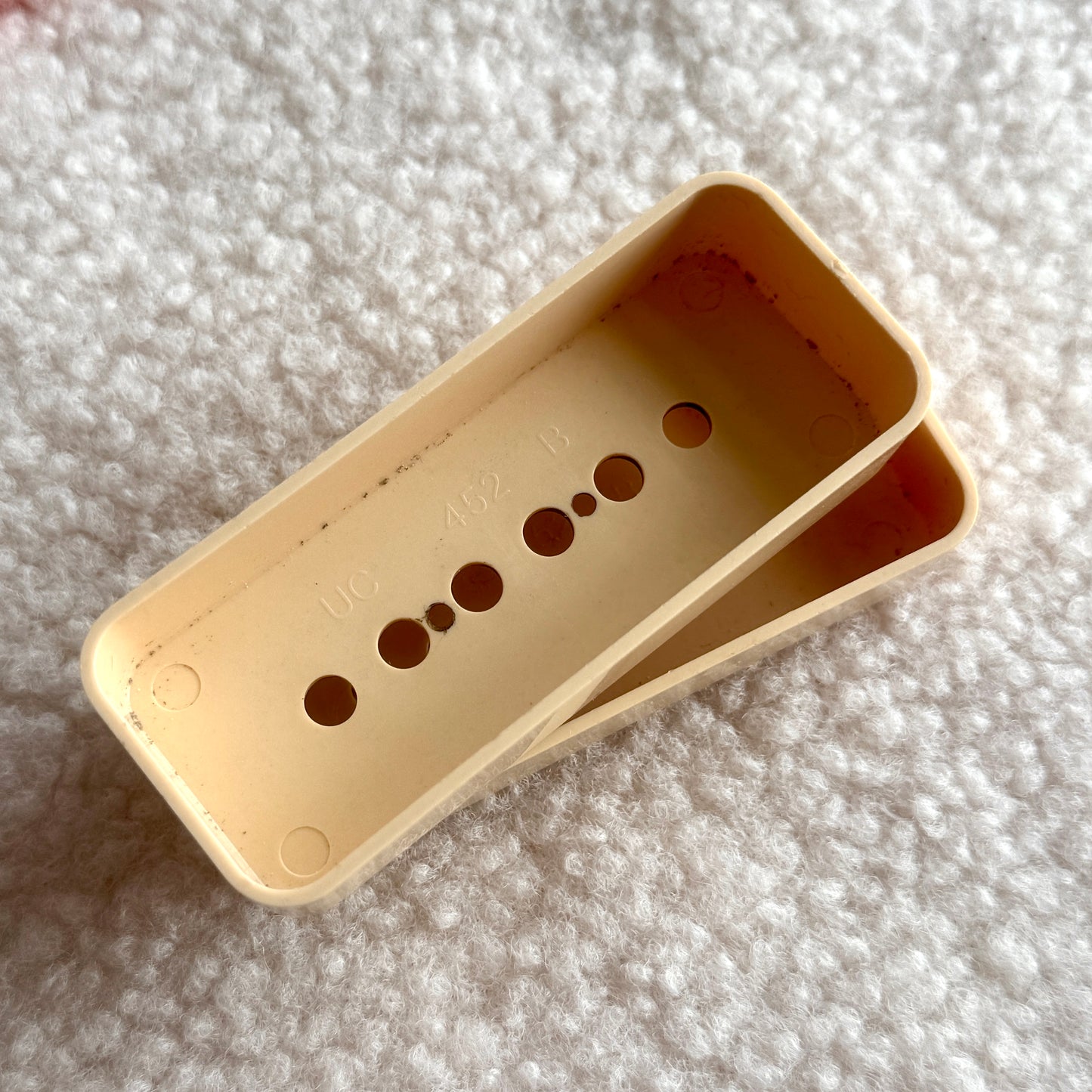 Burst • Butyrate P90 Pickup Covers 1956 Cream