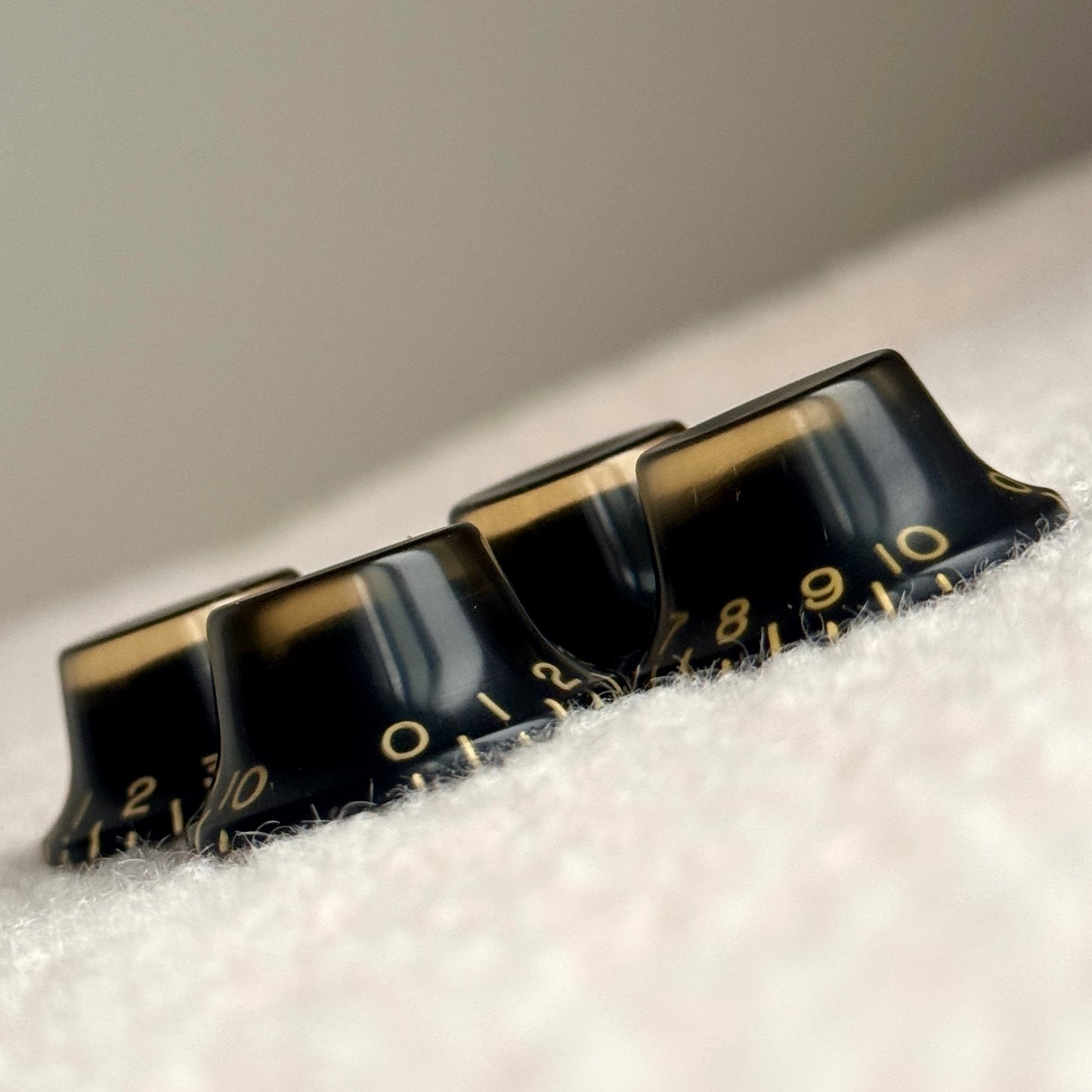 Burst • Black Bonnet Knobs (CAB)