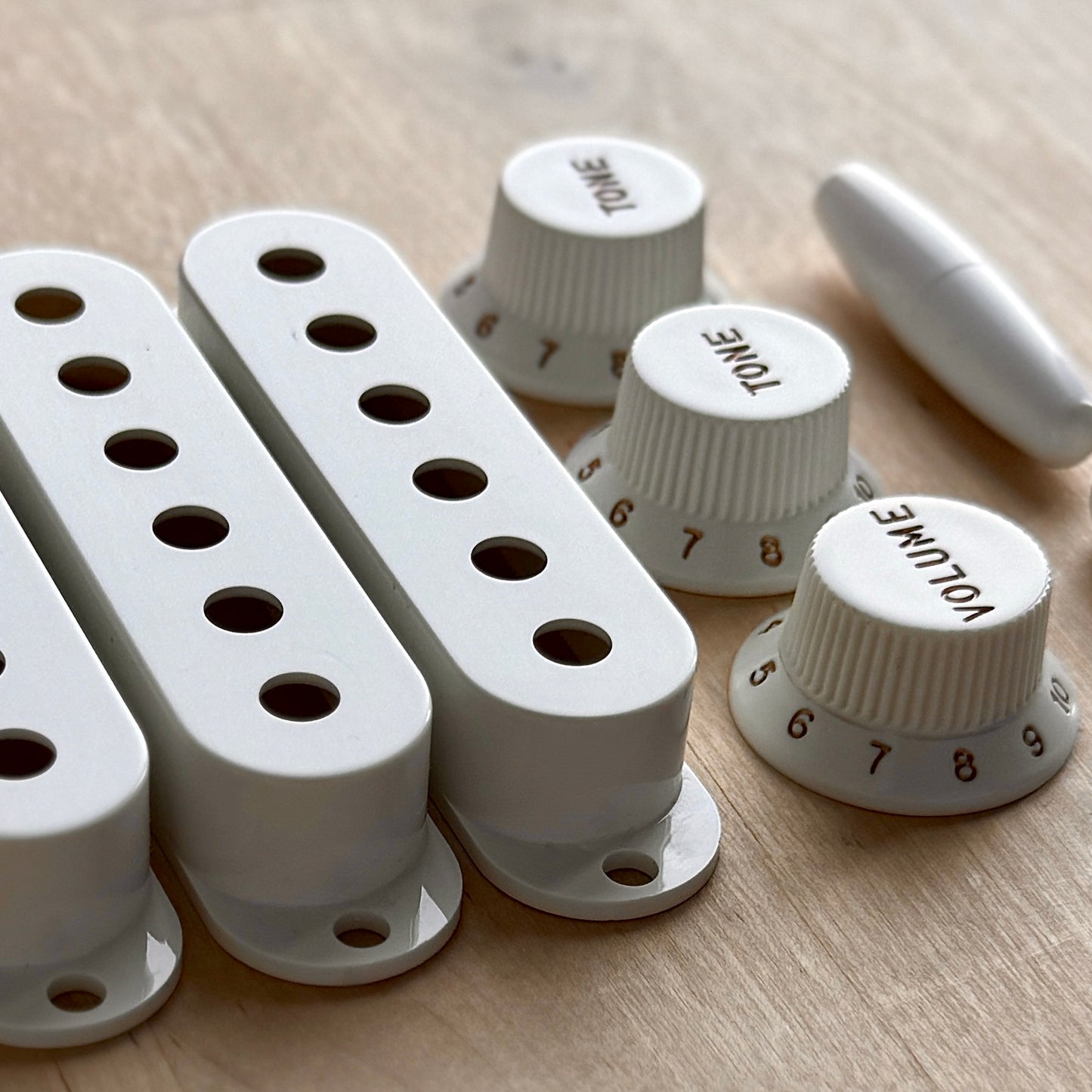 1957 Strat® Knobs, Covers & Tips (ABS Style)