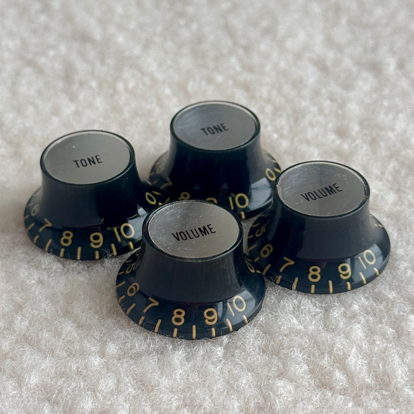 Burst • 1960 Reflector Knobs Black/Silver (CAB)