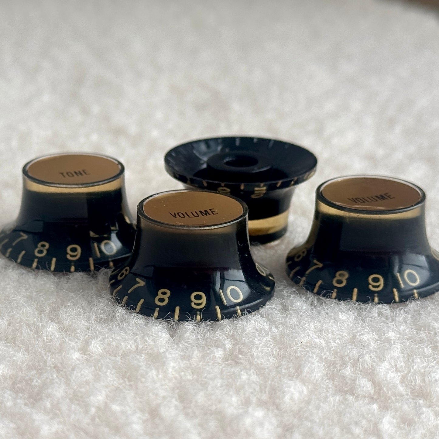 Burst • 1960 Reflector Knobs Black/Gold (CAB)