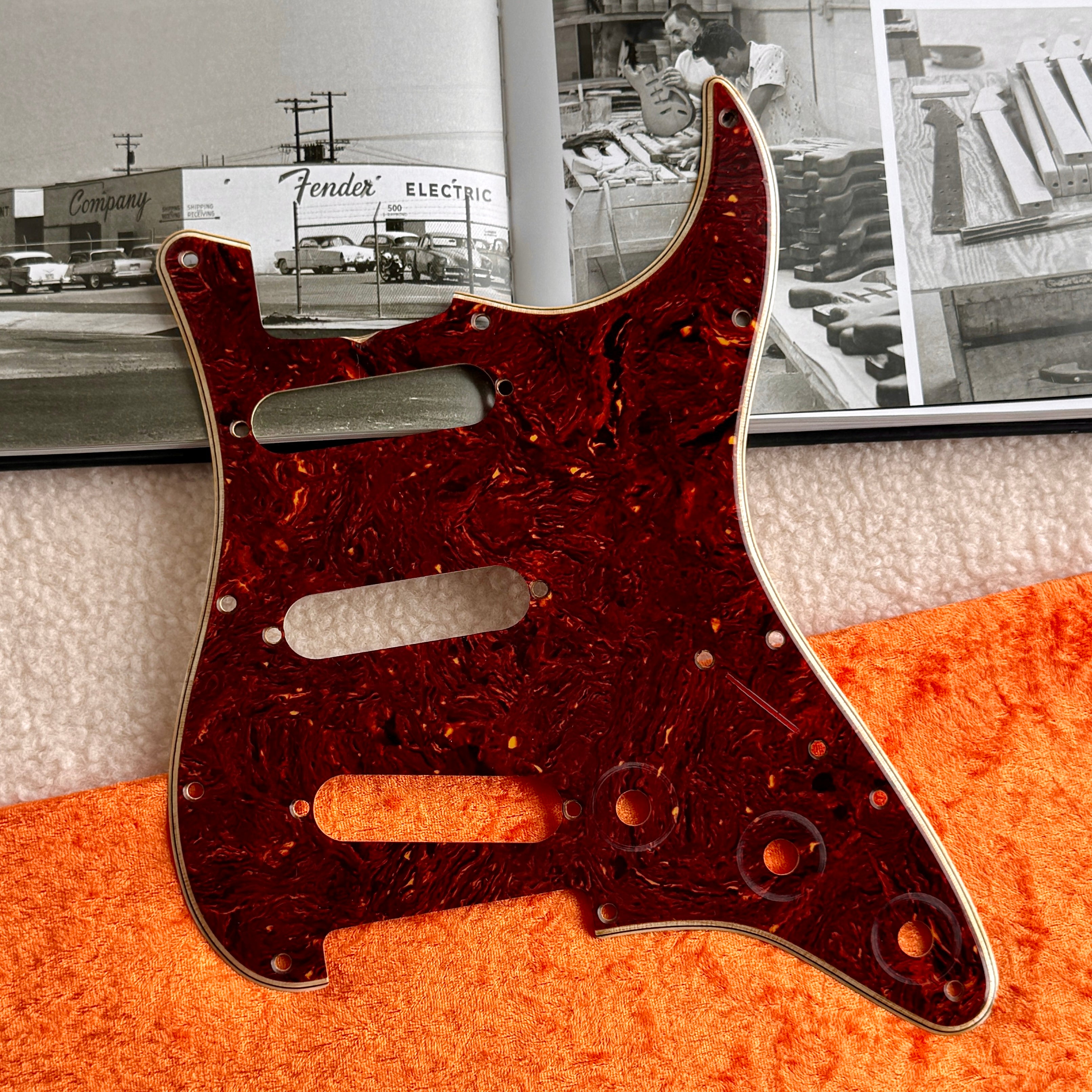 1964 Strat® セルロイドニトロアセテート製べっ甲柄ピックガード