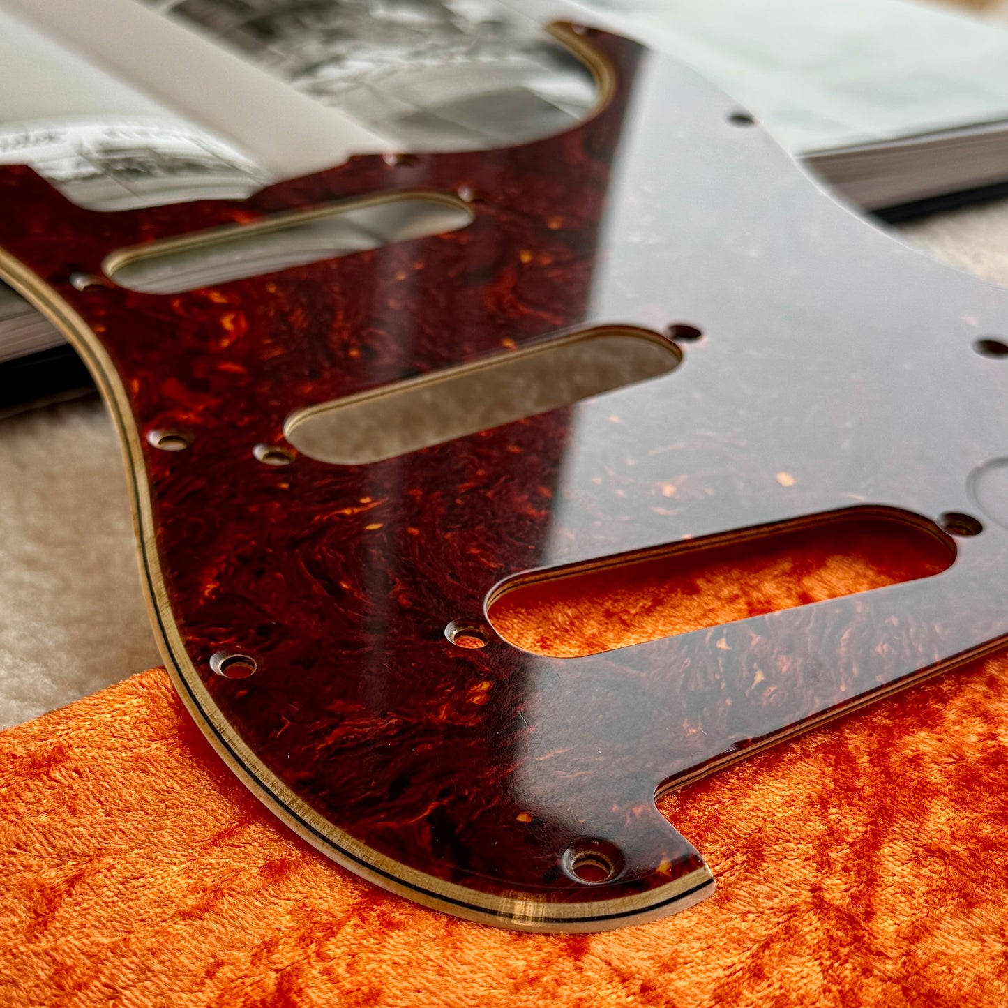 1964 Strat® セルロイドニトロアセテート製べっ甲柄ピックガード