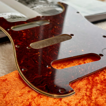 1964 Strat® セルロイドニトロアセテート製べっ甲柄ピックガード