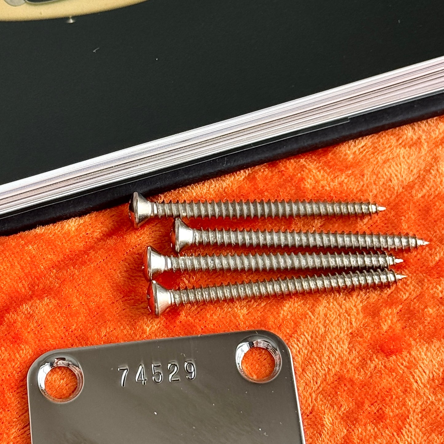 Pre-CBS 2インチ・60年代 Fender® ネックプレート・スクリュー