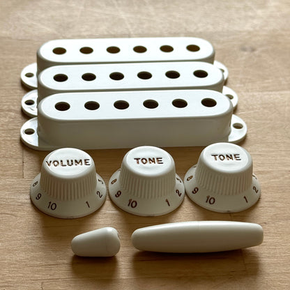 VOS • 1955 Strat® Knobs, Covers & Tips (Bakelite Style)